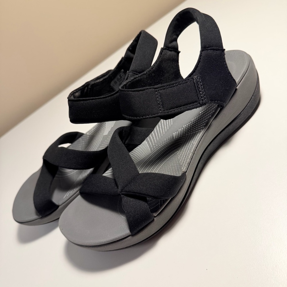 Cloudsteppers Clarks 9W Black ‘Aria Grace’ Cushion Soft Walking Sandals Velcro
